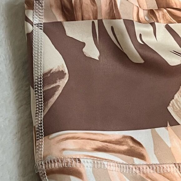 NWT Nike Tropical Print High Rise Crop Leggings - Size XL - Picture 9 of 12
